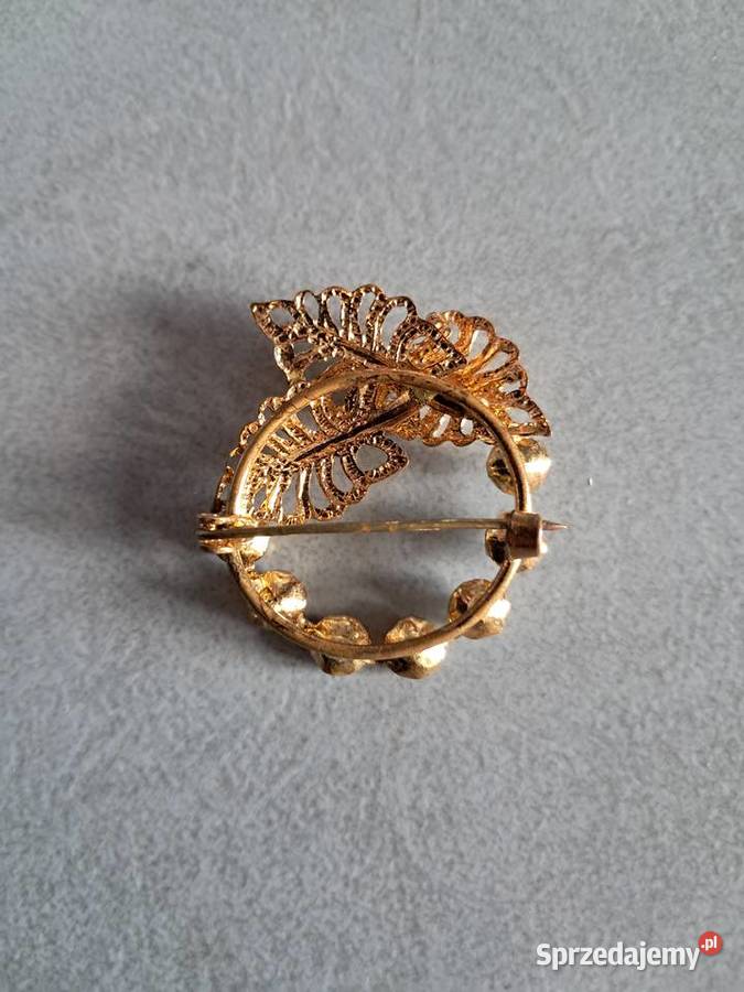 okrągła broszka z prlu z 7 cyrkoniami stan