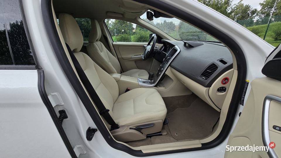 VOLVO XC60 24 D5 185 AWD SUMMUM Blis Navi Kamery gniazdo AUX Zamość