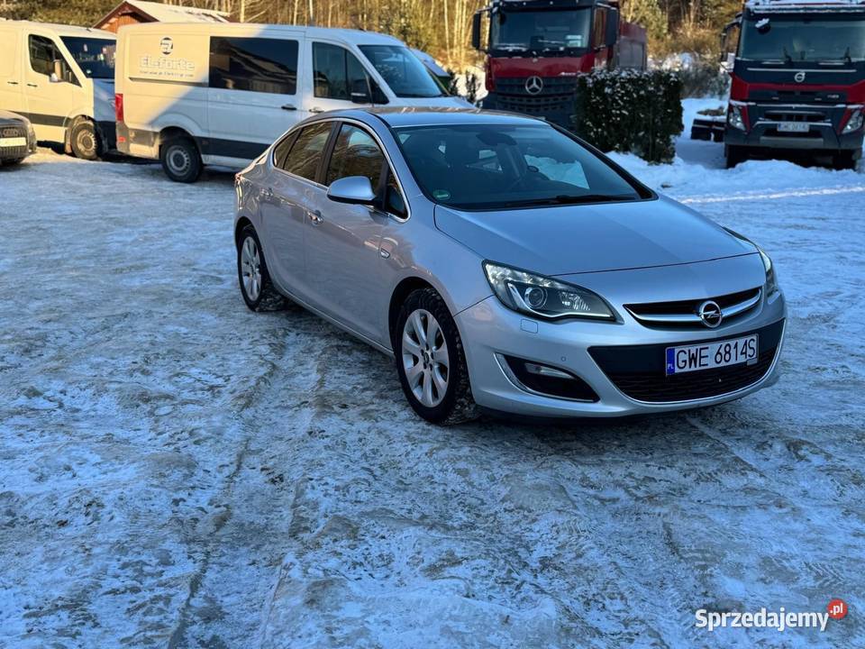 Opel Astra 14 benzyna 140 2013r Automat Astra Ustarbowo