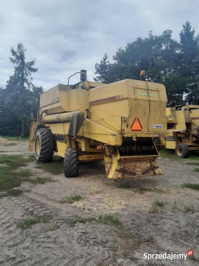 Kombajn zbożowy Holland TX 34 łódzkie Pstrokonie