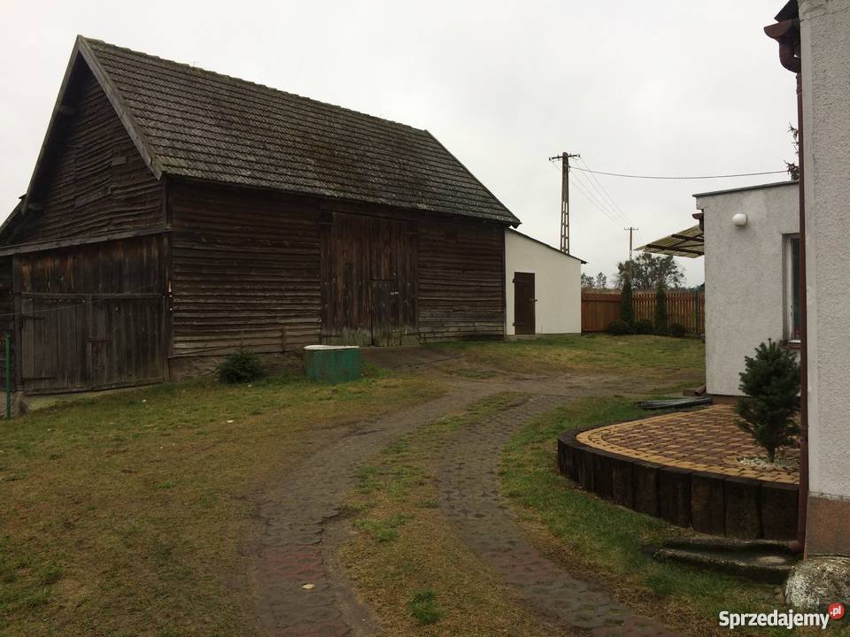Budynek mieszkalny z zabudowaniami gospodarczymi Nieruchomości