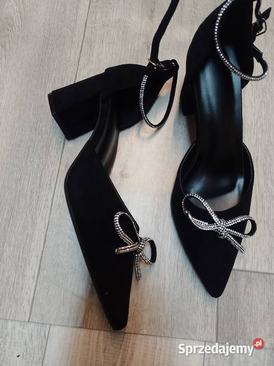 42 Czarne bogato zdobione czółenka wieczorowe z tkanina Kraków
