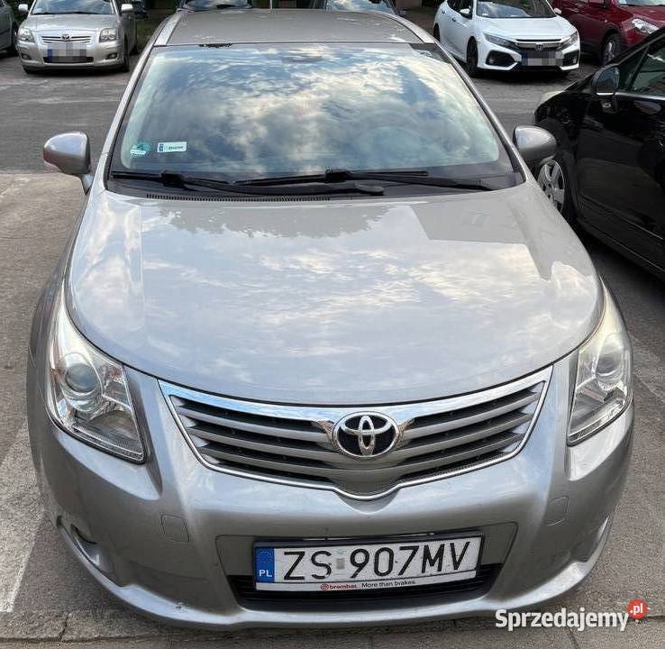 Toyota Avensis 18 Kombi 2009 pewna 2 komplety