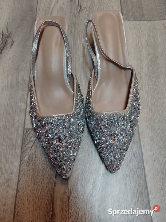 41 Srebrne bogato zdobione czółenka wieczorowe z Kraków