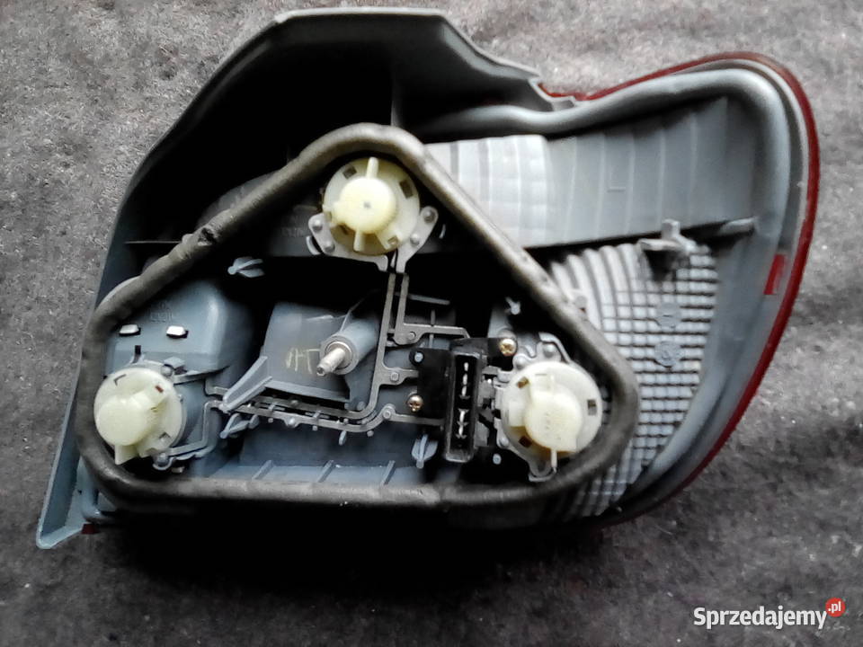 Lampa tylna lewa Toyota oryginalna wysyłka Chocianów