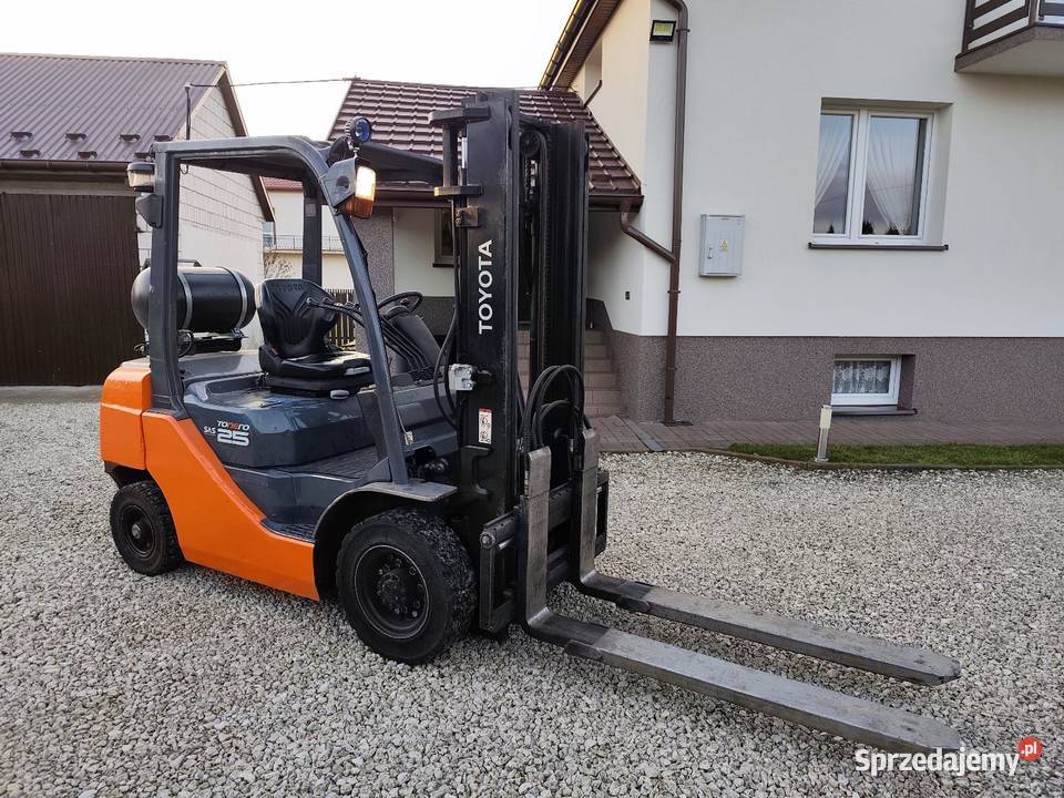 Wózek widłowy Toyota serii 8 25 to 8fgf25 widly Rzeczniów sprzedam