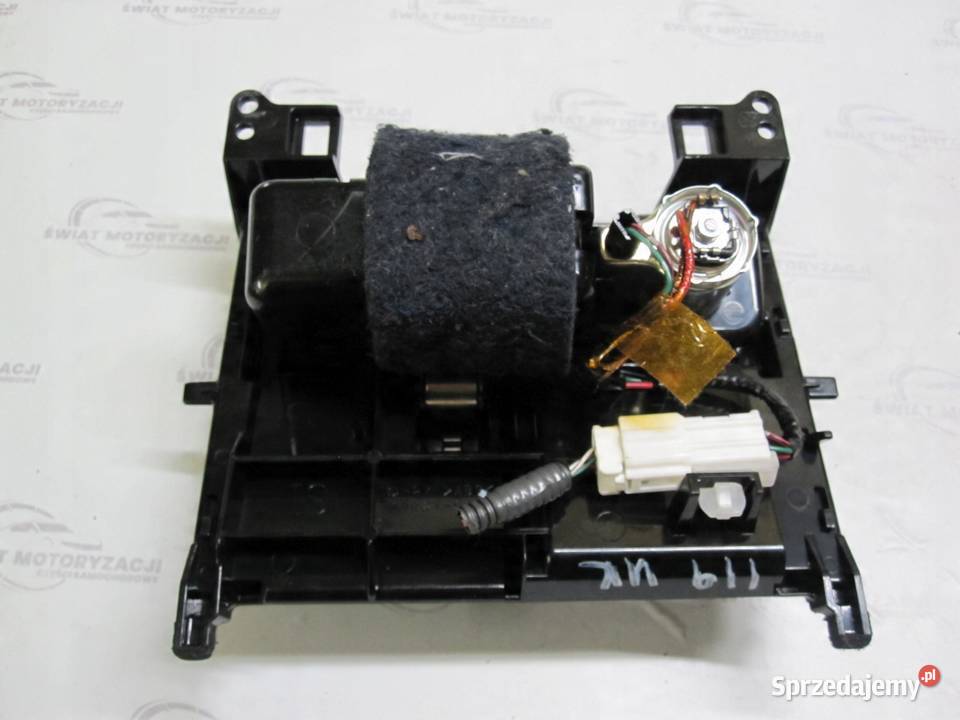 LEXUS IS II 08r gniazdo zapalniczki panel