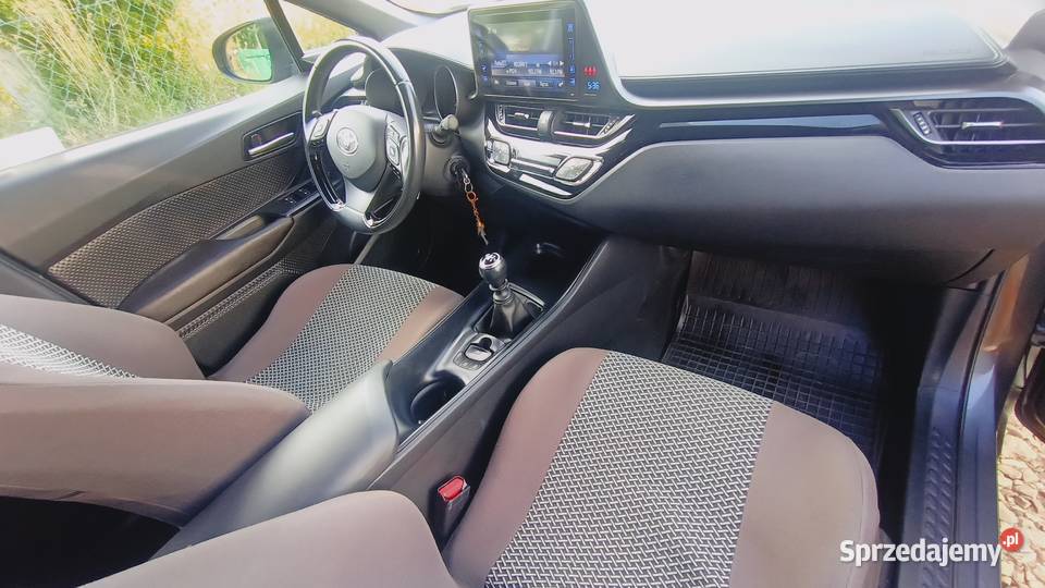 toyota CHR zadbana niski przebieg wyposażona hak C-HR Międzybrodzie Bialskie sprzedam