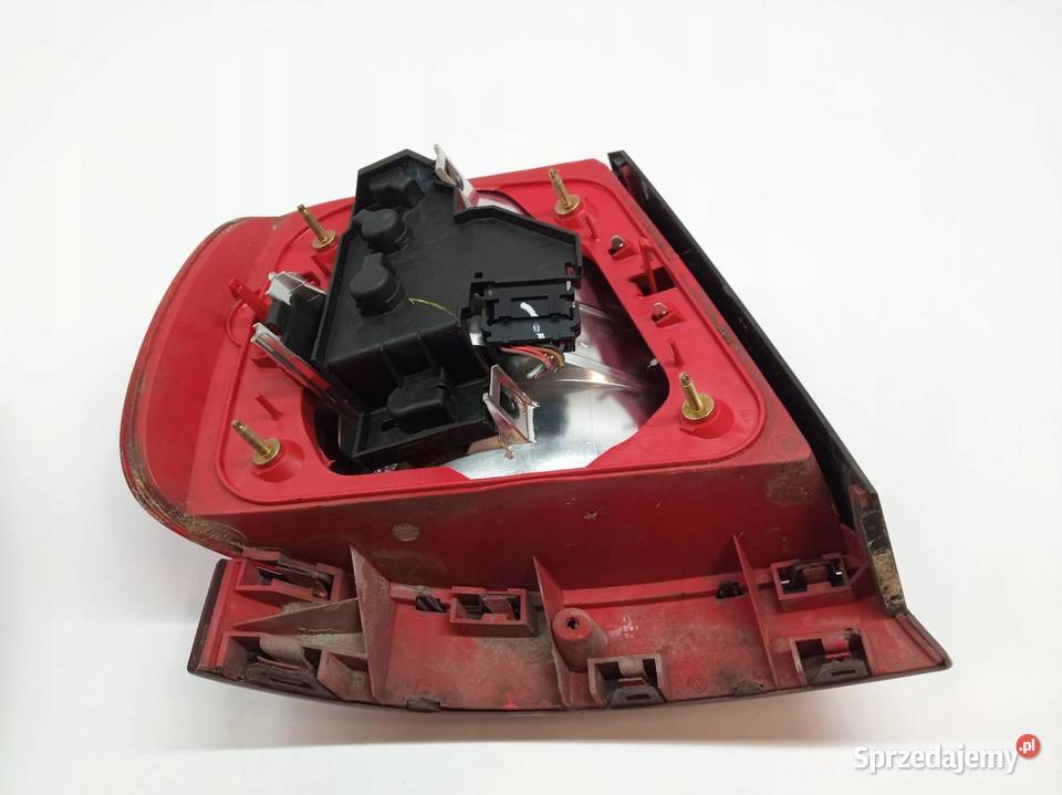 LAMPA TYŁ PRAWA SEDAN LIFT EUROPA 8D0945096C