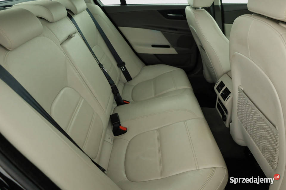 Jaguar XE 20d skórzana tapicerka XE Piaseczno sprzedam