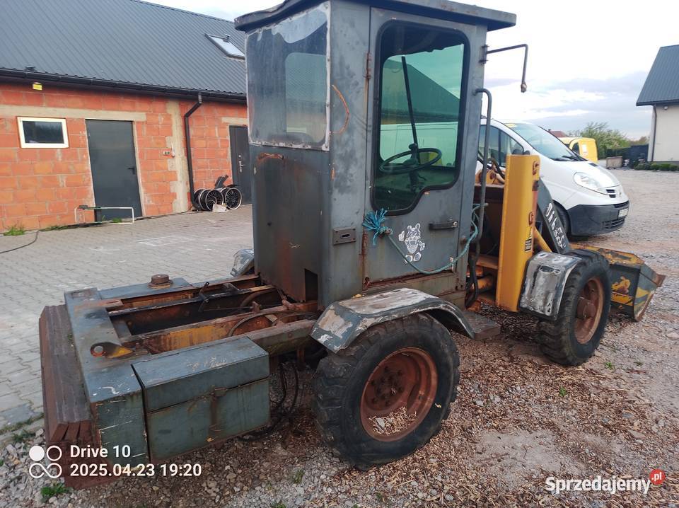 Ladowarka mini mala waga 2 tony 16 diesel Paradyż