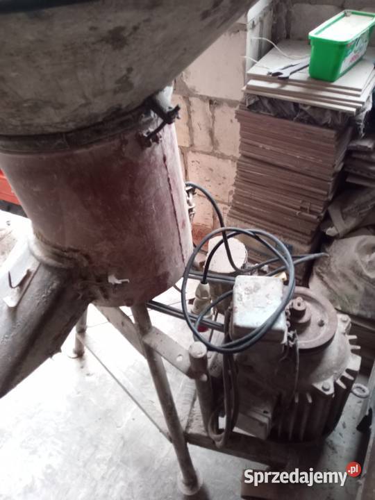 Śrutownik bijakowy Bąk Frampol