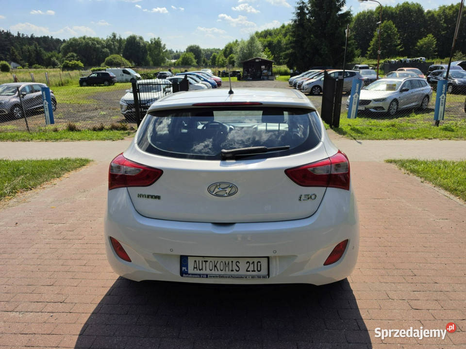 Hyundai i30 Hyundai i30 5 drzwi 14 benzynka 99 w ESP i30 wielkopolskie