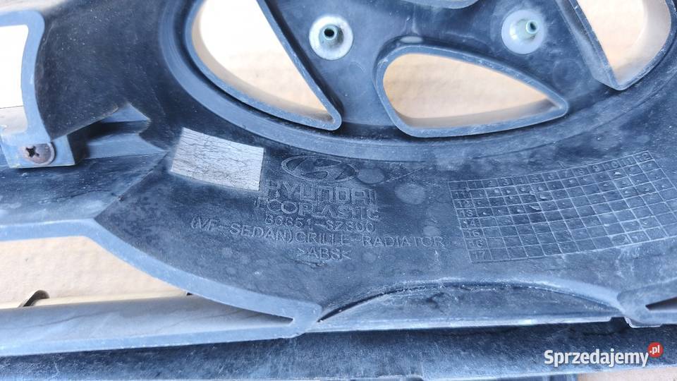 Hyundai i40 grill atrapa zderzaka kolor T6S