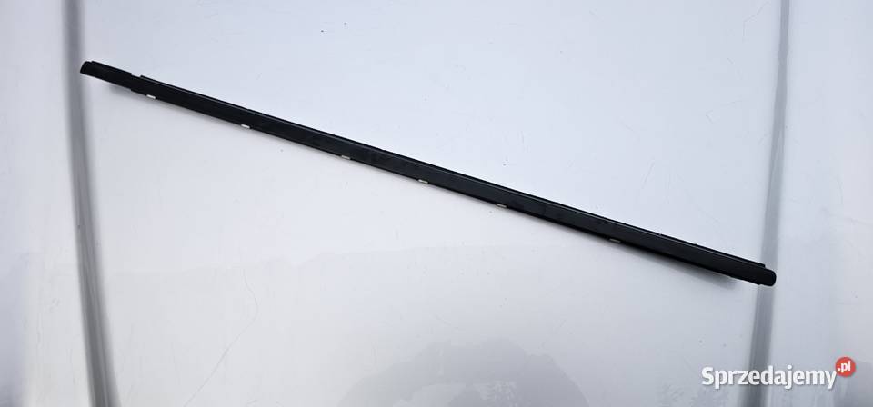Listwa szyby prawy przód mercedes w203 coupe