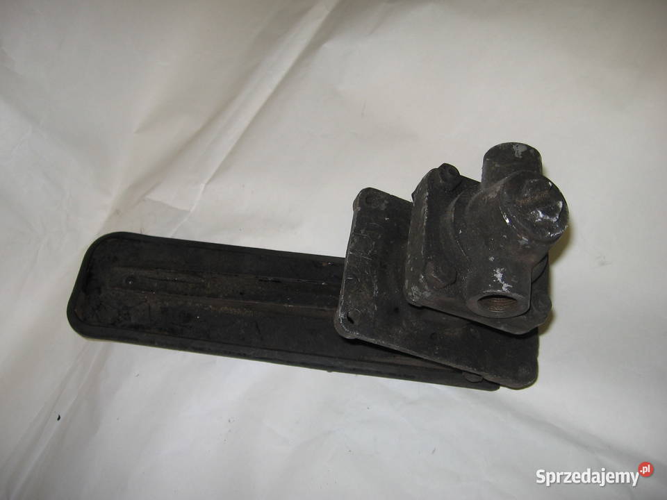 Autobus PRL pedał gazu PAL Jelcz Bałtyk Skoda podkarpackie