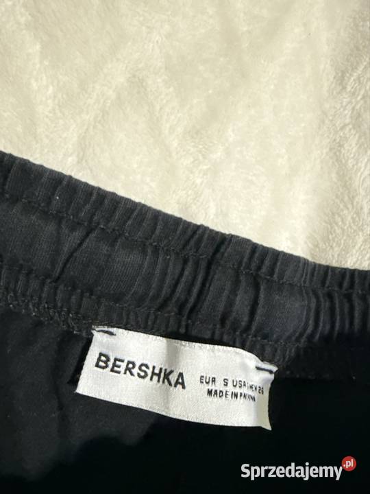 Dresy Bershka czarne szerokie z szeroką nogawką łódzkie Dębniak