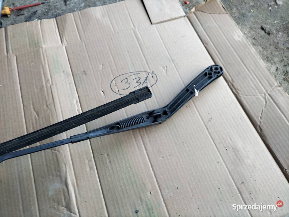 MERCEDES W203 W 203 RAMIE WYCIERACZKI PRZEDNIEJ osobowe sprzedam