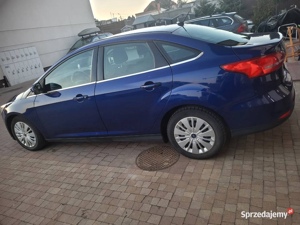 Ford Focus sedan 16 105