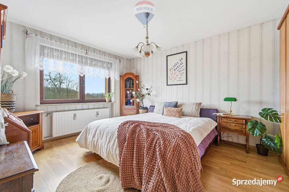 Rodzinny dom z ogrodem i stawem gazowe