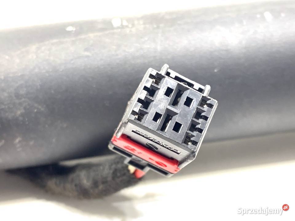 SIŁOWNIK TELESKOP KLAPY PRAWY VW PASSAT B8