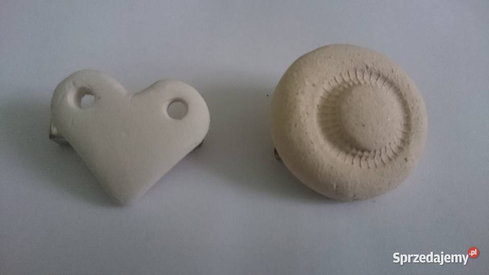 Broszki ozdoby wypalona glina naturalne zapięcie Wrocław