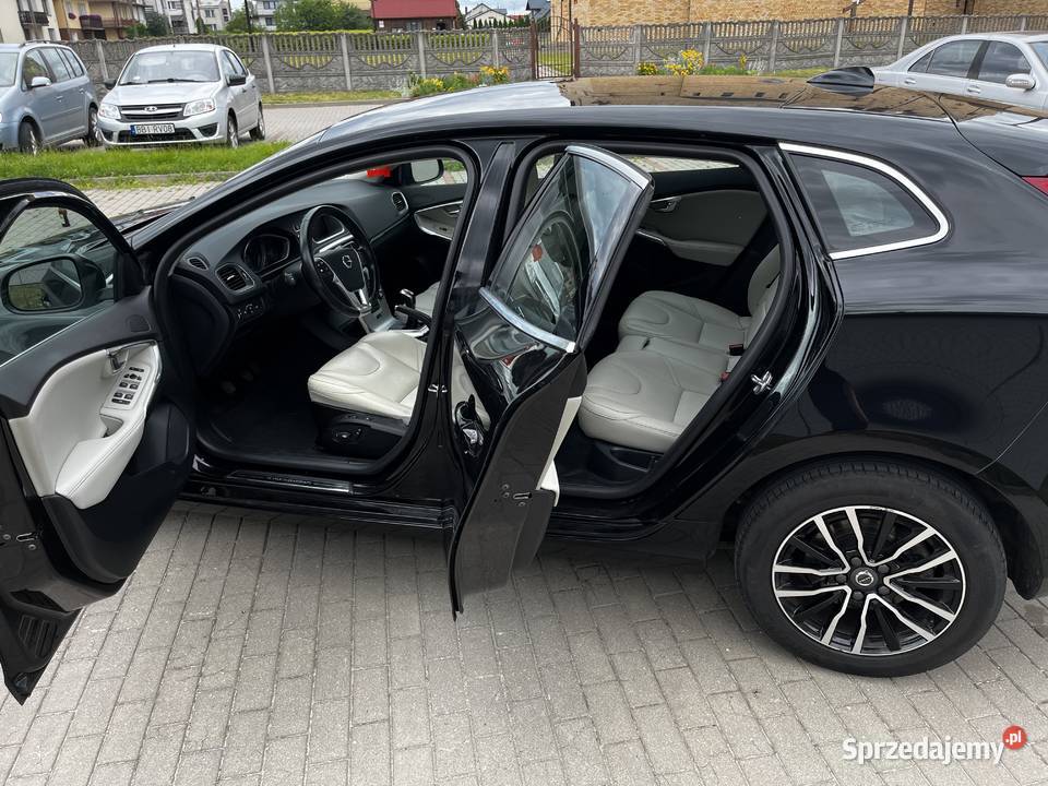 Volvo V40 II 20 20 T2 122 INSCRIPTION Benzyna nieuszkodzony Białystok