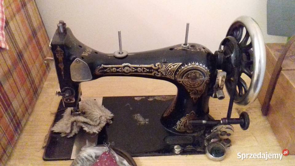 Zabytkowa maszyna do szycia z żeliwną podstawą Kraków