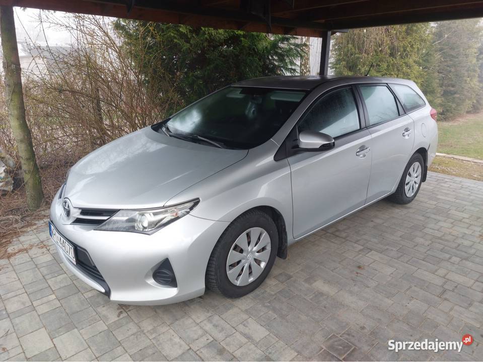 Toyota Auris kombi 14 D4D salon Polska światła do jazdy dziennej Nowe Proboszczewice