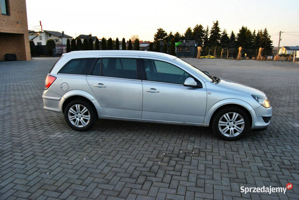 Opel Astra Zarejestrowany ważne opłaty Rok produkcji 2011 Modliborzyce