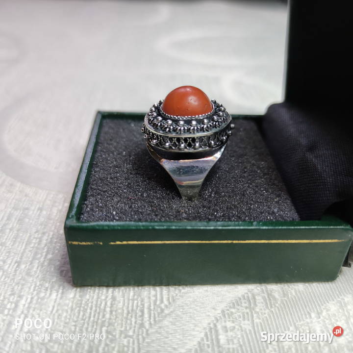 Stara RosjaSrebrny pierścionek z koralem srebrne sprzedam