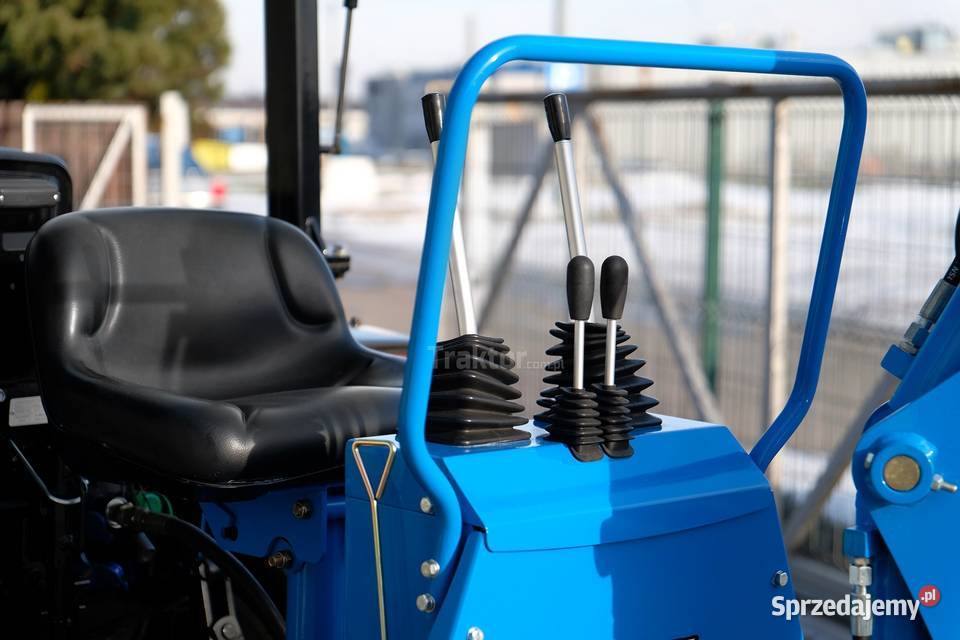 Koparka ciągnikowa LB2100 do traktora LS Tractor podkarpackie