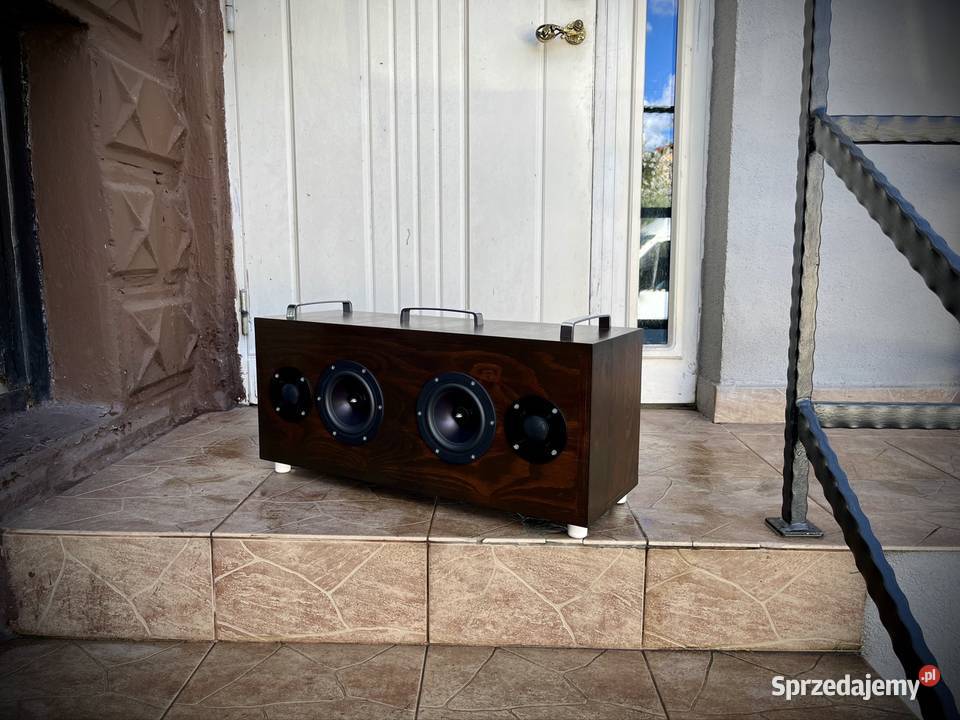 Referencyjny głośnik aktywny w kolorze Radziechowy