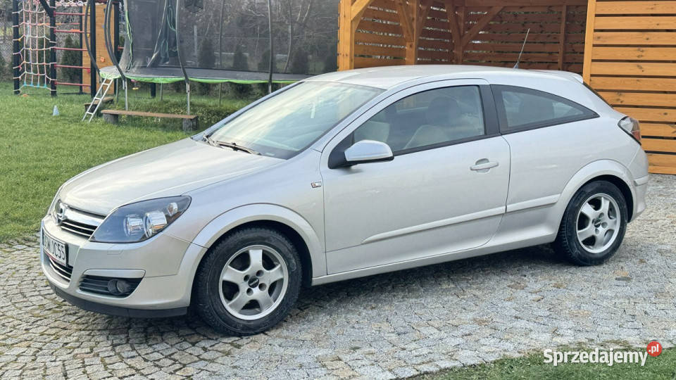 Opel Astra GTC 14 Benz 90 ZAREJESTROWANY w lakier metallic Strzegom