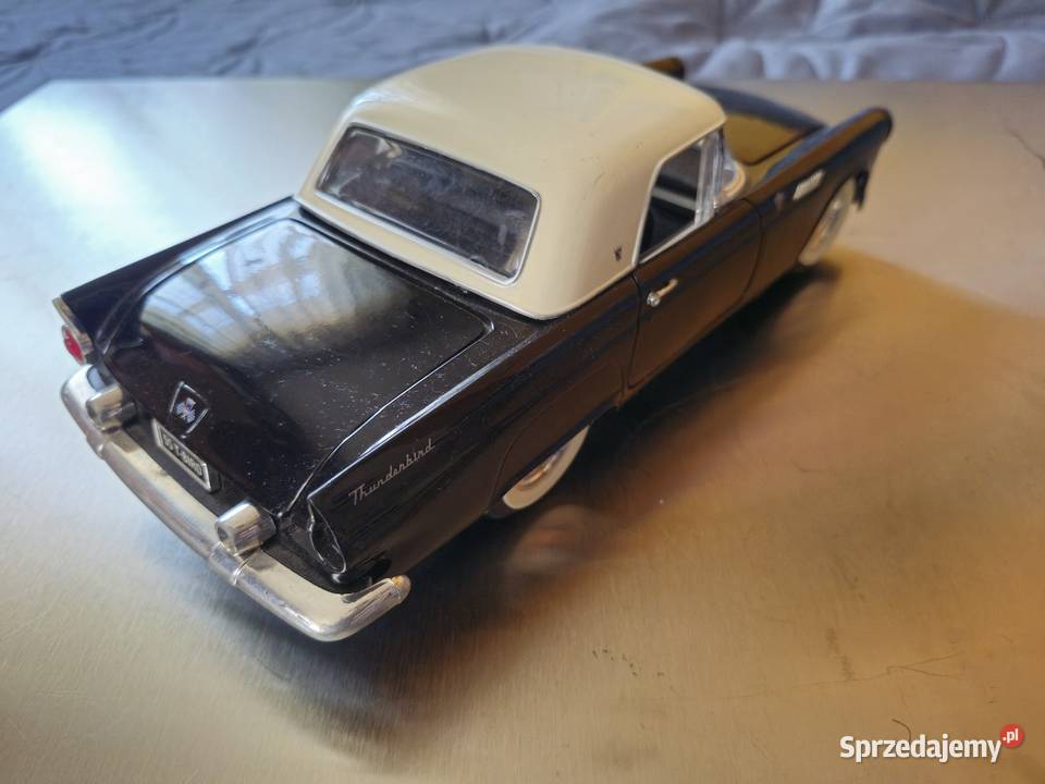 Model Ford Thunderbird 118 Road Signature