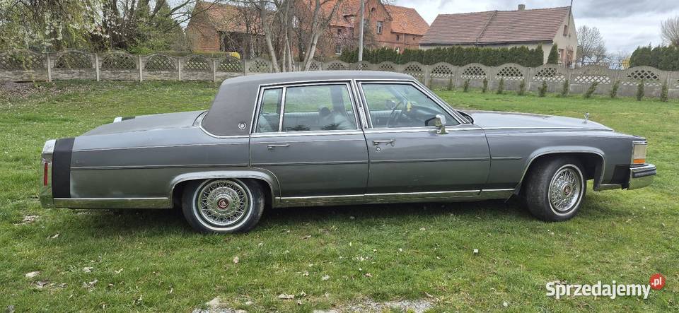 Cadillac brougham v8 250KM