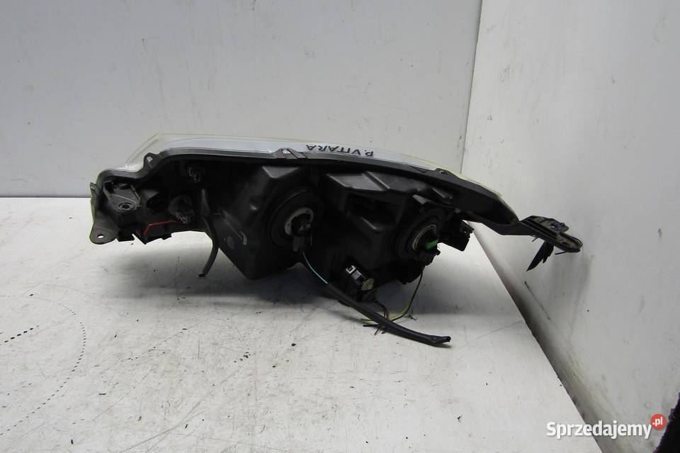 LAMPA PRAWA PRZEDNIA PRZÓD SUZUKI VITARA III 15 osobowe