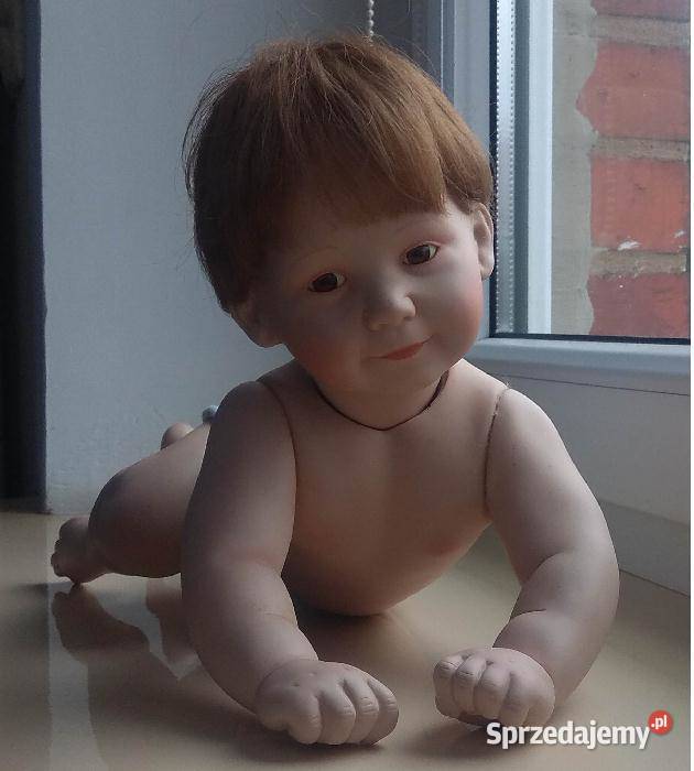 Porcelanowa lalka kolekcjonerska sygnowana