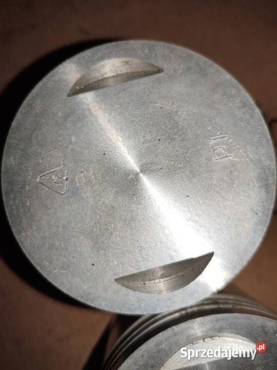 Tłoki R1 z pierścieniami 7820 do Ural M61 M62 Leszno