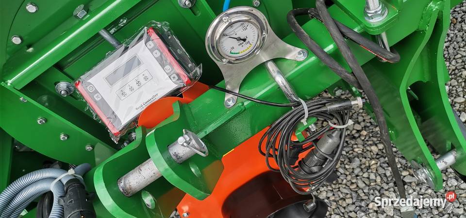 Siewnik punktowy pneumatyczny do Kukurydzy Apacz Tarnogród