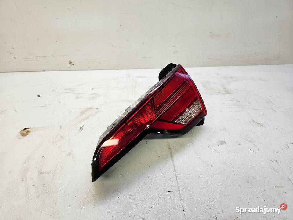 LAMPA PRAWY TYŁ W KLAPĘ AUDI A4 B9 AVANT Przystajń