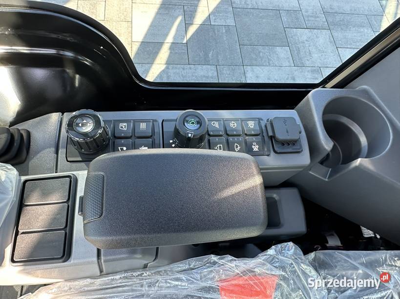 FABRYCZNIE NOWA MINIKOPARKA CATERPILLAR 3018 Tuliszków