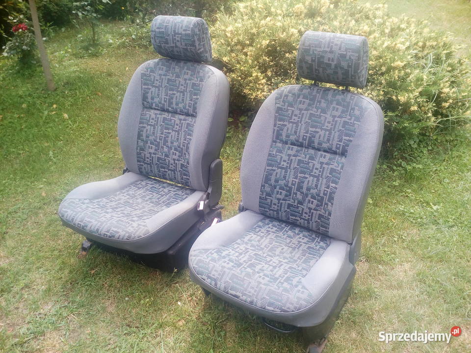 Fotele lewy prawy Peugeot partner citroen Rok produkcji 2002 Części samochodowe Połaniec