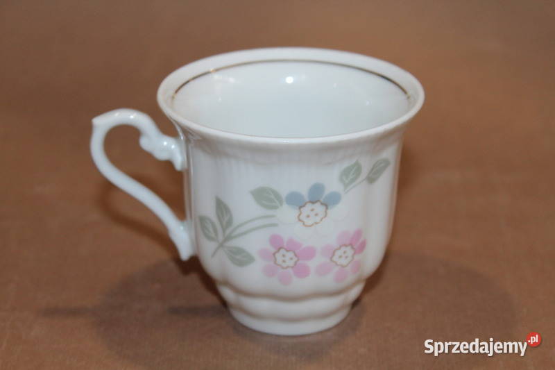 Filiżanka ze spodkiem w kwiatki Wałbrzych 974 Szczecin