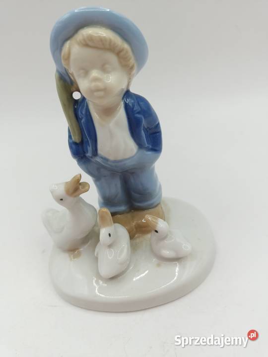 Porcelana figura Chłopiec z trzema gąskami Zamość
