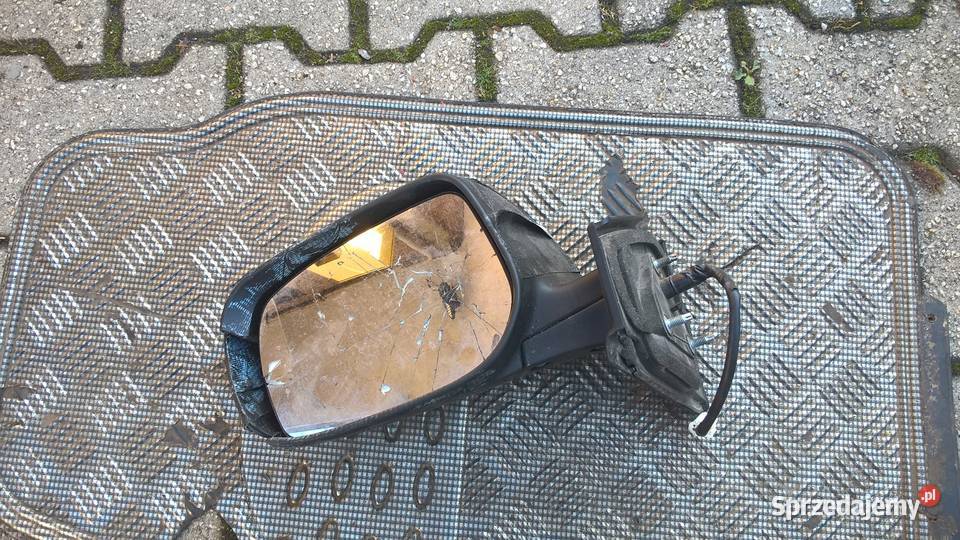 toyota yaris III znaczek kratka haka525430d050 Części samochodowe śląskie Cieszyn