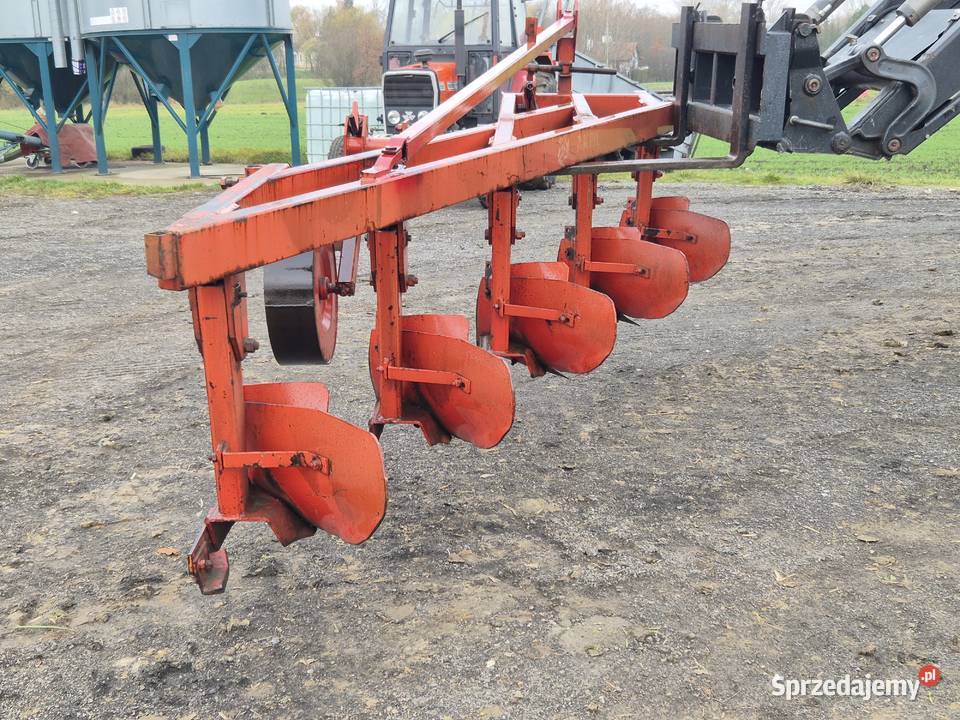 Pług 5 skib Akpil nieuszkodzony