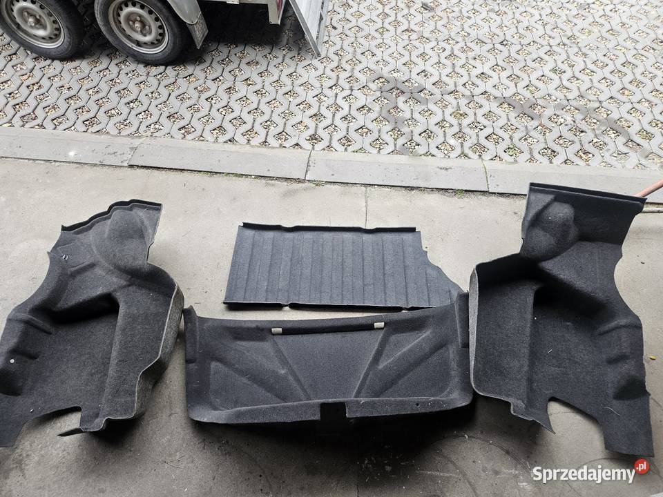 Mercedes W124 tapicerka bagażnika czarna