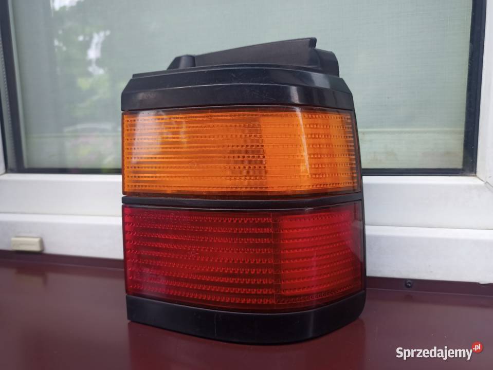 VW Passat B3 kombi lampa tył tylna prawa narożna Sieradz