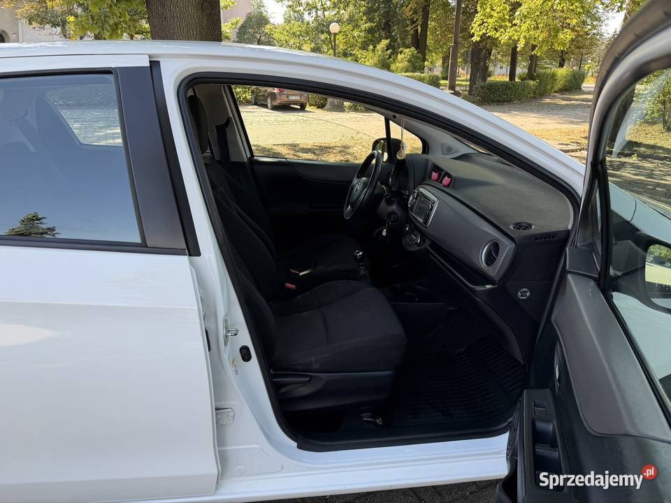Toyota Yaris Salon Polska navi kamera cofania Yaris Nowy Sącz